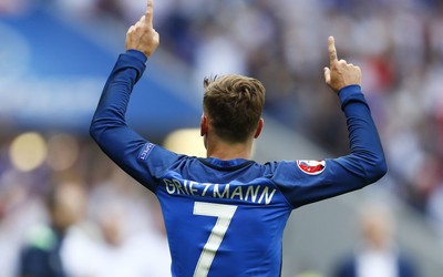 爱游戏体育独家-NBA猛龙队吉祥物被球迷殴打