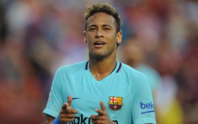 爱游戏体育独家-乌克兰队球迷焚烧球衣抗议